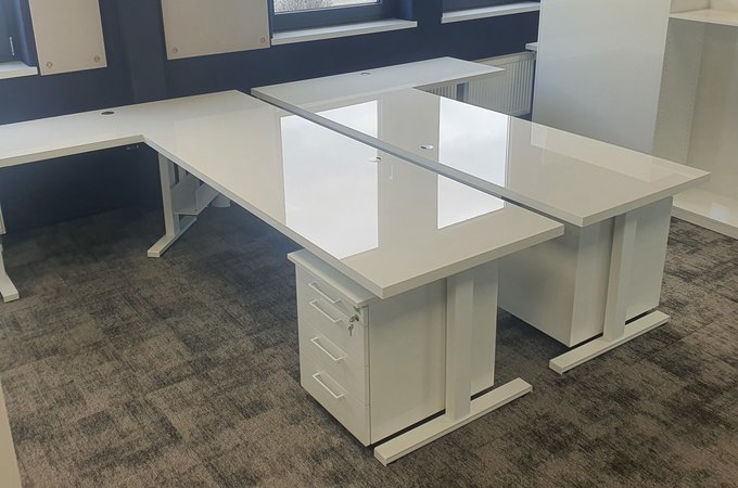 Büromöbel in weiß