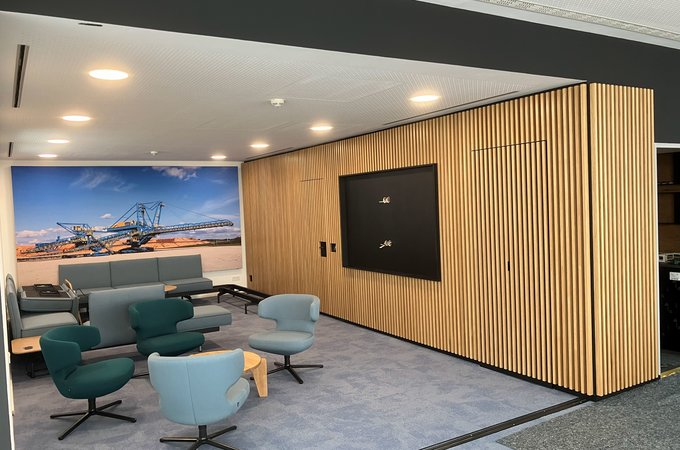 Wandverkleidung mit Eiche Lamellen