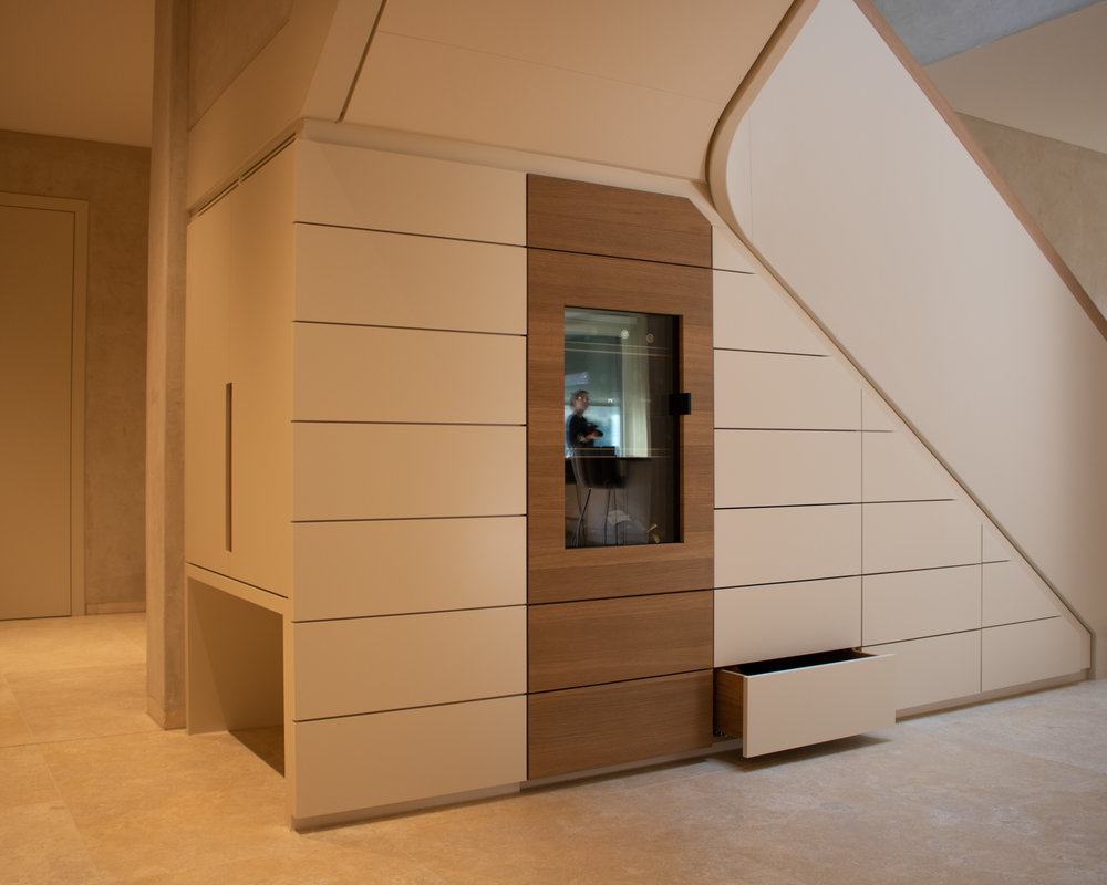 Treppe mit Einbauschrank 